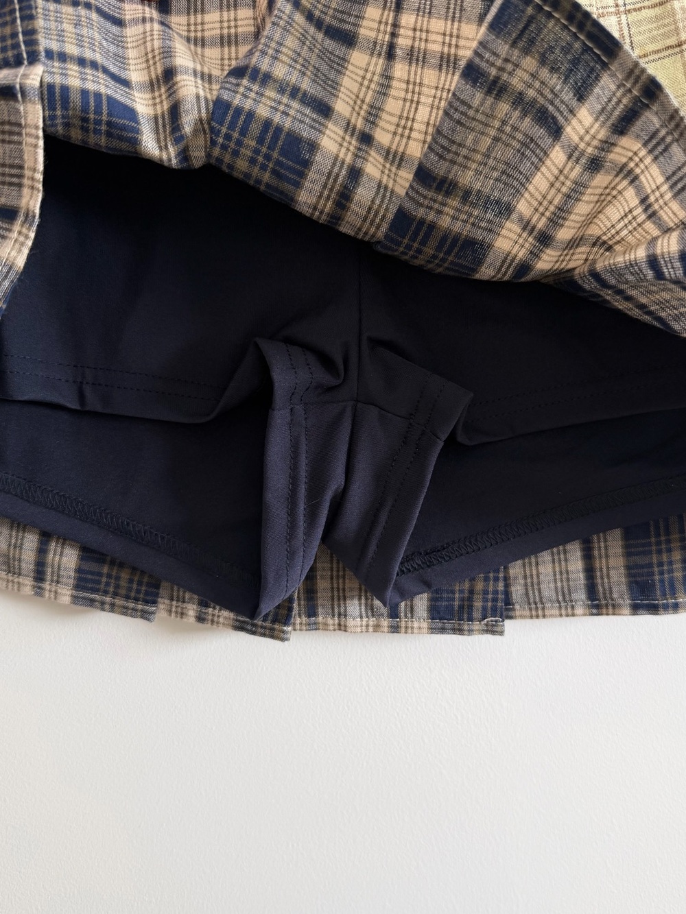 EDIKTED Mylie Mixed Plaid Mini Skort - Picture 5 of 6